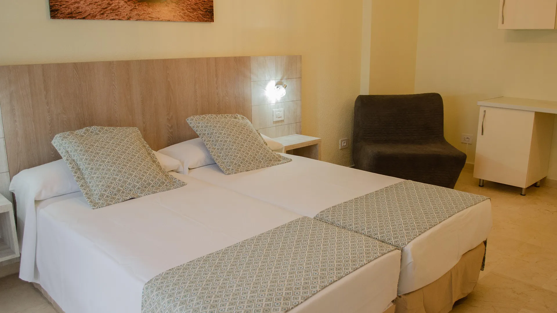 Klayman Olivina Aparthotel Los Cristianos  3*, Los Cristianos (Tenerife)
